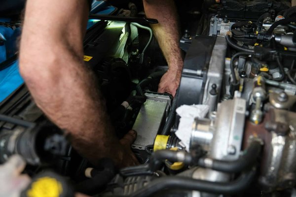 Can Installing a Larger Intercooler Improve Power Delivery in a Ford Focus RS?